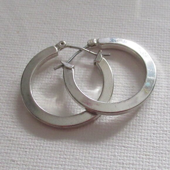 1" Silver Hoop Earrings, 3D Box style Round hoop, Vintage - Picture 1 of 5